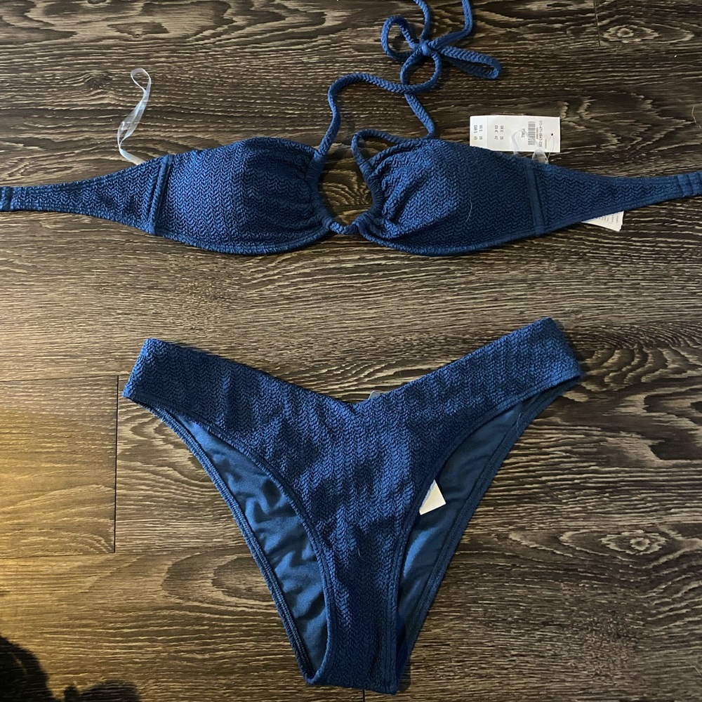 ABERCROMBIE BATHING SUIT SIZE MEDIUM NWT